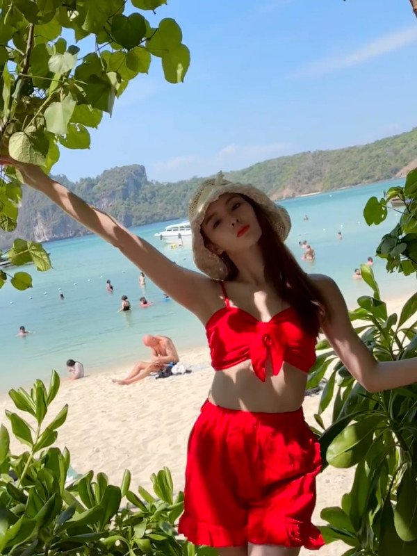 25歲TVB童星女大十八變  泰國大曬三點式泳衣照派福利 