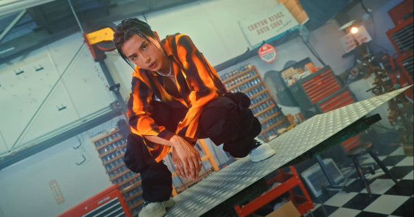 AK@MIRROR美國沙漠拍新歌MV 50度高溫下跳舞高呼：熱到想死！ 