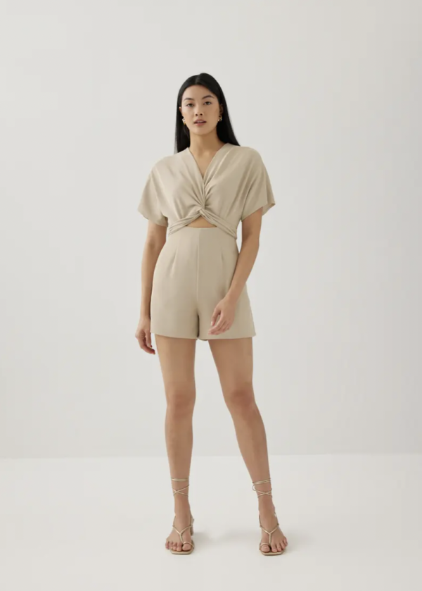 Davine Twist Front Cut Out Romper 原價HK$335｜折後HK$179（5折）
