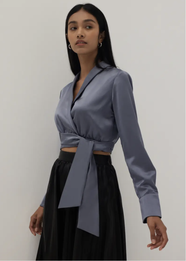 Kehlani Wrap Front Sash Tie Top 原價HK$329｜折後HK$135（4折）