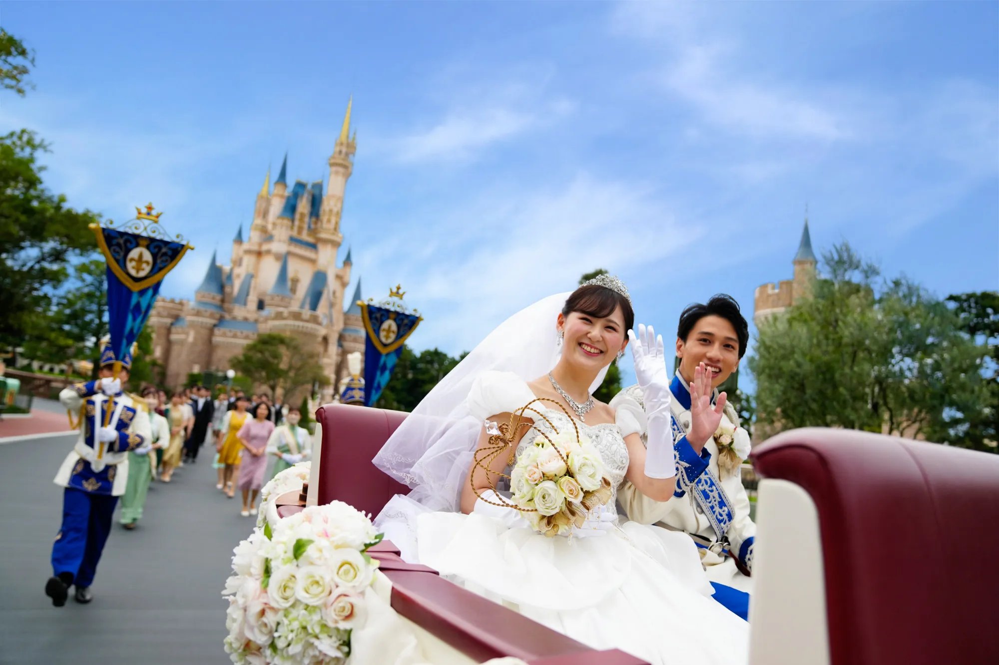 日本女生東京迪士尼天價童話婚禮！樂園城堡前花車巡遊！ 