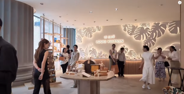 港姐季軍撇低機師老公飛泰國旅行 曬餅印母女合照 婚後淡出娛樂圈專心做人妻 