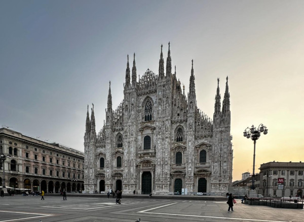 米蘭自由行打卡景點1：米蘭大教堂 (Duomo)