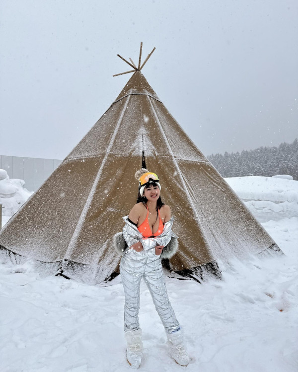 許廷鏗日本浸溫泉IG激罕露肉 死守胸前兩點！大騷結實背肌+眼神引誘粉絲 