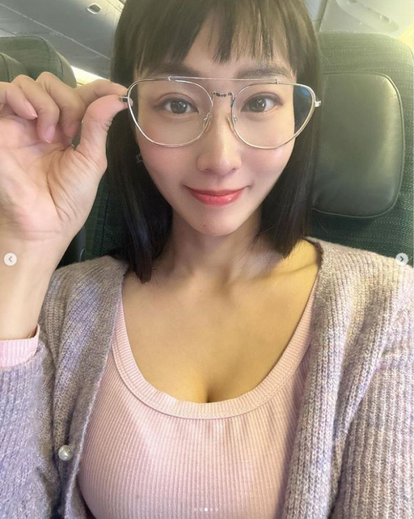 42歲星級辣媽日本二世古度假 噴血比堅尼雪地打卡 曬超深事業線 