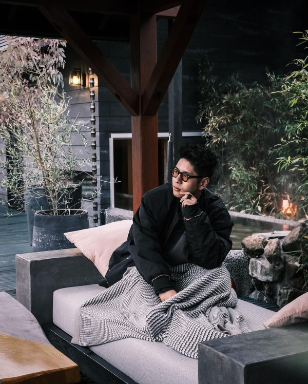 許廷鏗日本浸溫泉IG激罕露肉 死守胸前兩點！大騷結實背肌+眼神引誘粉絲 