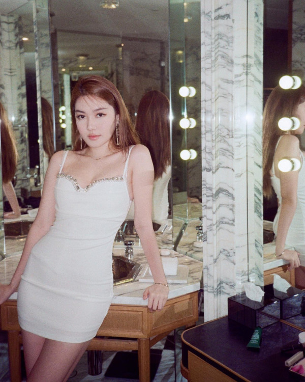 湯洛雯一家人遊日本曬靚相!超索妹妹美貌成網民焦點!