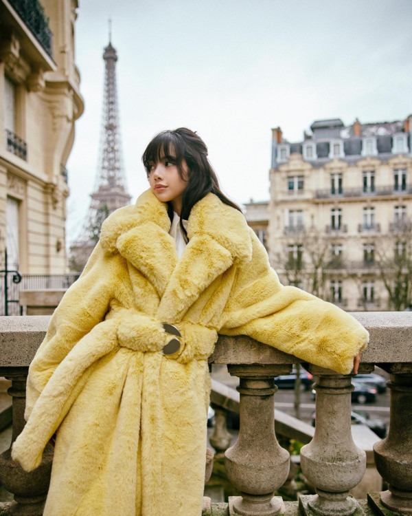 Taylor Swift、BLACKPINK Lisa世紀親密合照！相差8歲卻像兩姊妹！ 