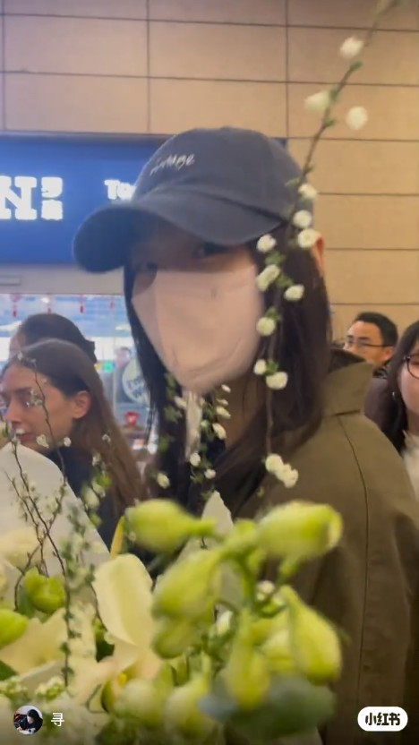 42歲全智賢素顏神情憔悴！粉絲上海機場捕捉真實狀態！ 