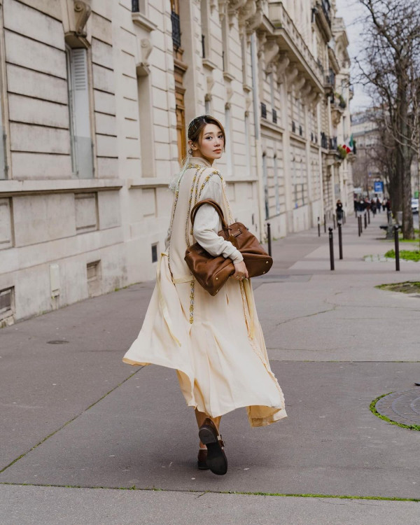 倪晨曦穿性感三角褲行巴黎  42吋長腿超震憾！網民：唔識欣賞 