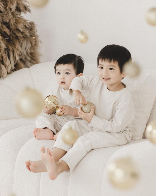 倪晨曦穿性感三角褲行巴黎  42吋長腿超震憾！網民：唔識欣賞 