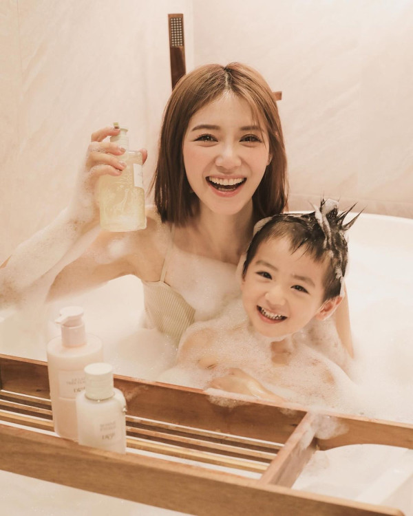 倪晨曦穿性感三角褲行巴黎  42吋長腿超震憾！網民：唔識欣賞 