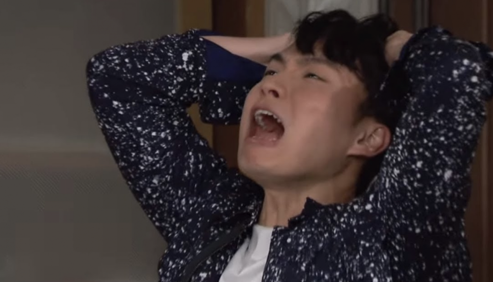 女子大膽請病假去旅行 卻發現與上司同機!最終下場如此