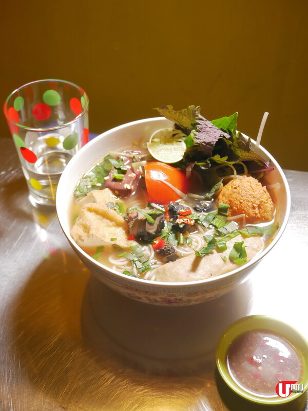 最新出爐米芝蓮推介越南路邊攤小店 Ăn Chơi  香港少見！蟹肉木薯湯麵 / 黃油甜蝸牛 