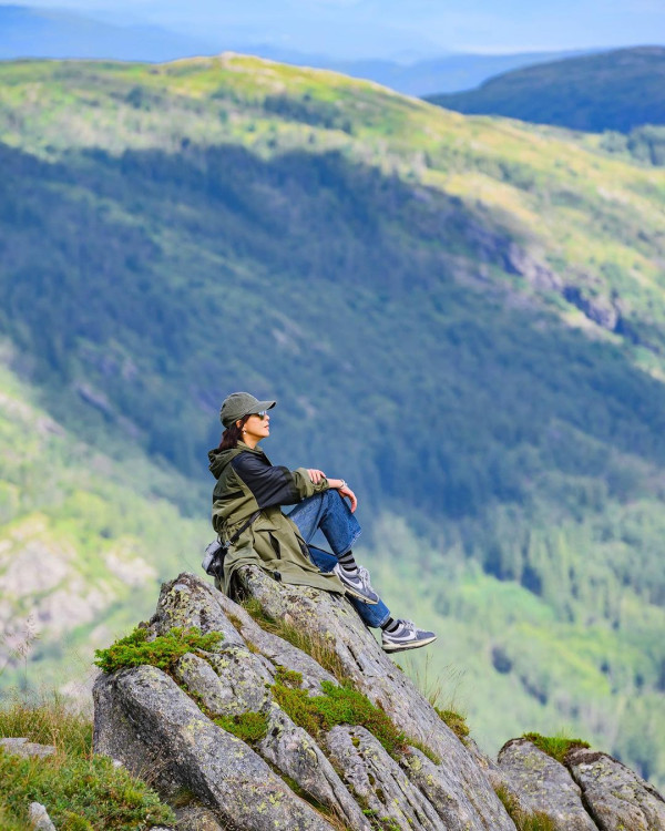 58歲香港影后新加坡朝聖Taylor Swift 白滑長腿意外成焦點 網民激讚索爆 