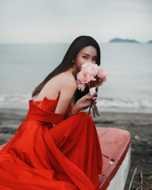 林作IG突襲震撼宣布已經結婚！晒海邊擁緊裕美婚紗相：結婚了幾年