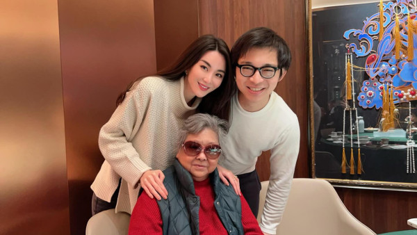 林作IG突襲震撼宣布已經結婚！晒海邊擁緊裕美婚紗相：結婚了幾年