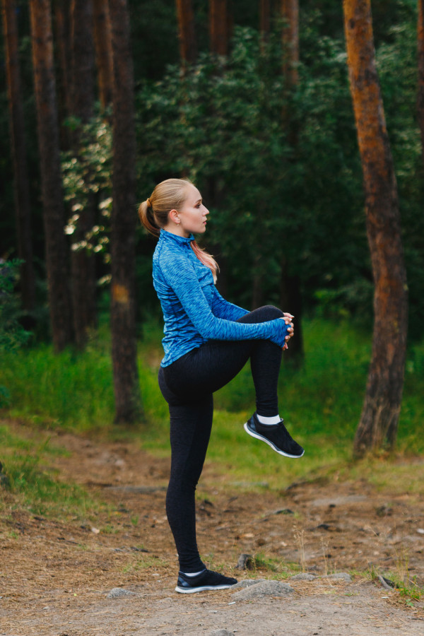 減胃腩運動1：單腿提膝