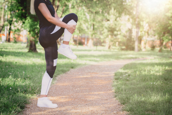 減胃腩運動1：單腿提膝