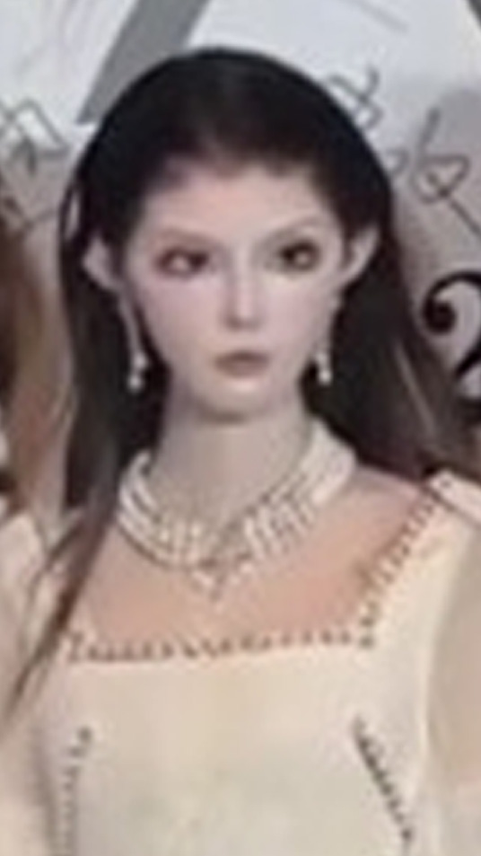 52歲港姐冠軍凍齡淡妝造型秒殺內地網紅  網民笑指有如蛇精超嚇人！ 