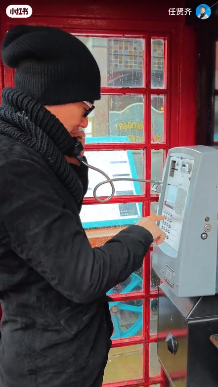 57歲亞洲天王遊英國獲粉絲讚親民 愛妻號出道34年零緋聞兼熱心公益