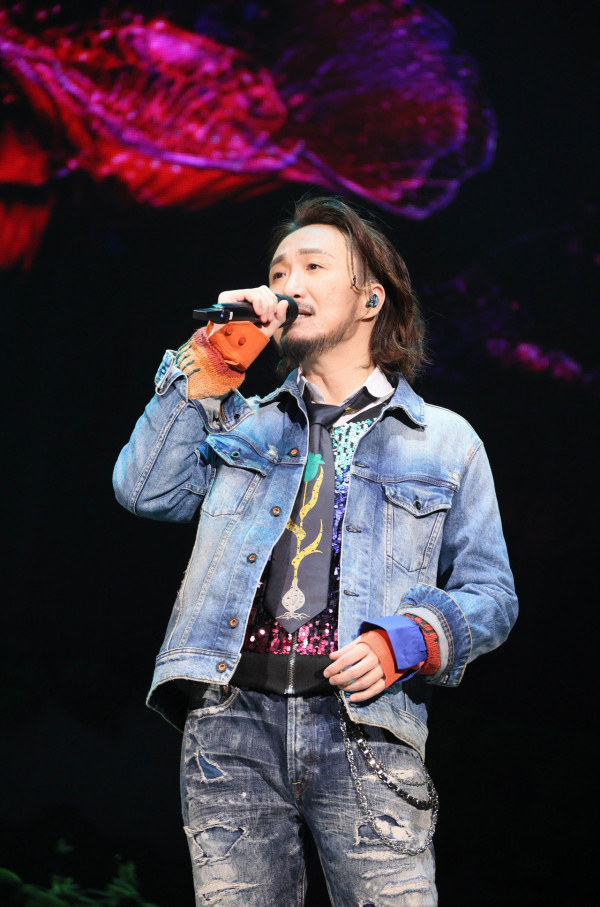 鄭中基相隔7年再攻台北小巨蛋感觸落淚！慶祝52歲獲請食「這款」特色蛋糕 