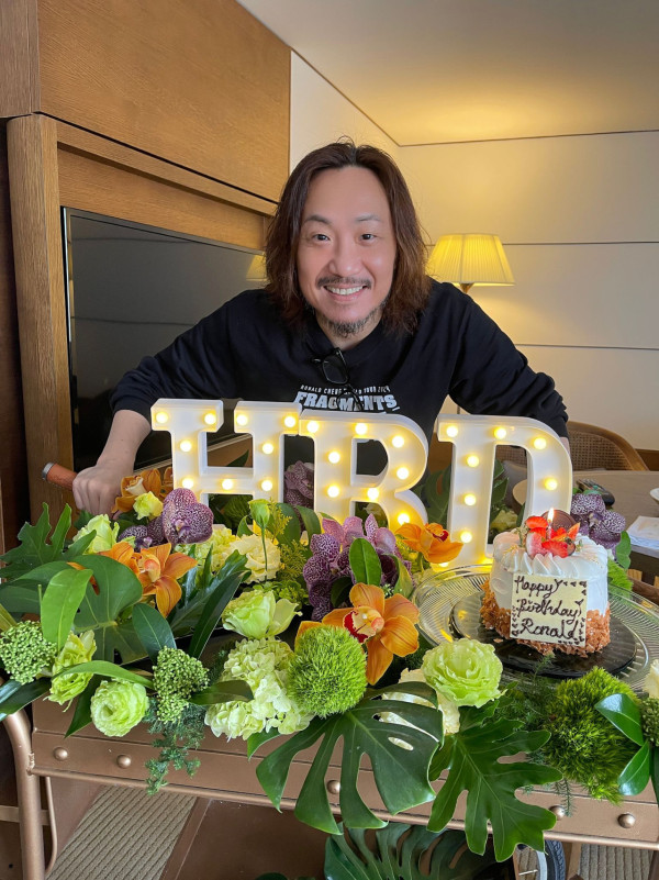 鄭中基相隔7年再攻台北小巨蛋感觸落淚！慶祝52歲獲請食「這款」特色蛋糕 