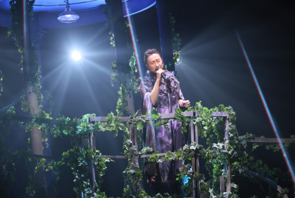 鄭中基相隔7年再攻台北小巨蛋感觸落淚！慶祝52歲獲請食「這款」特色蛋糕 