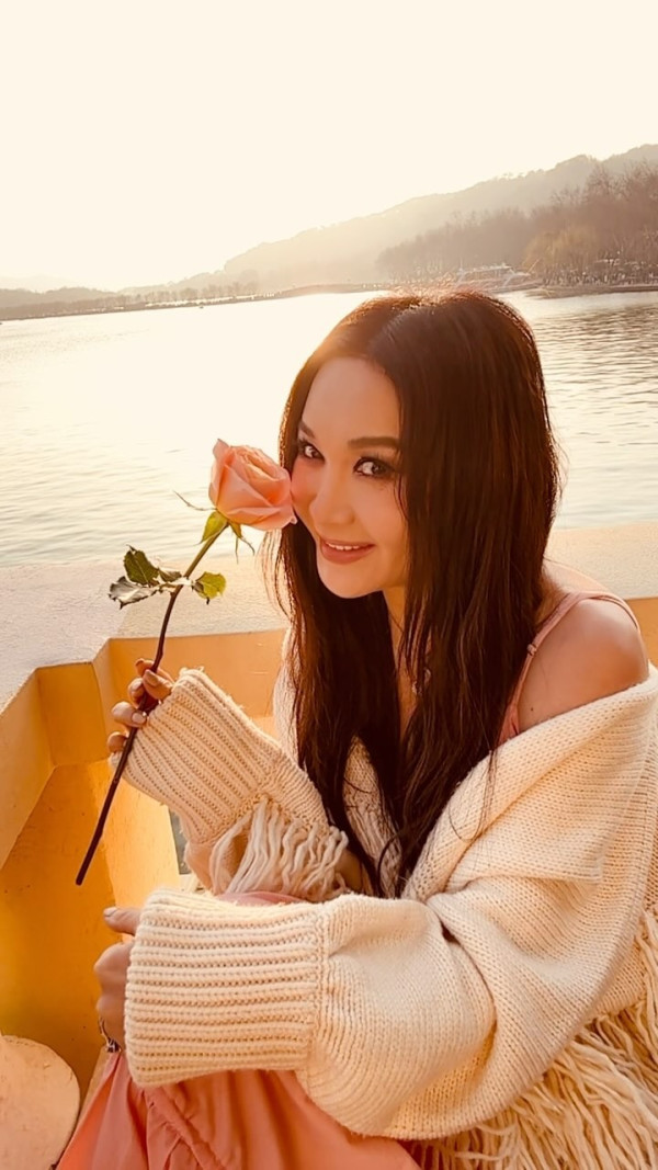 57歲美魔女峇里島旅行曬火辣泳裝  網友焦點竟然唔係身材而係呢樣？ 