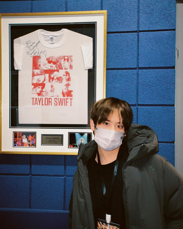 MIRROR巡迴演唱會2萬人逼爆英國站完場慶功!姜濤AL街頭狂奔難掩興奮