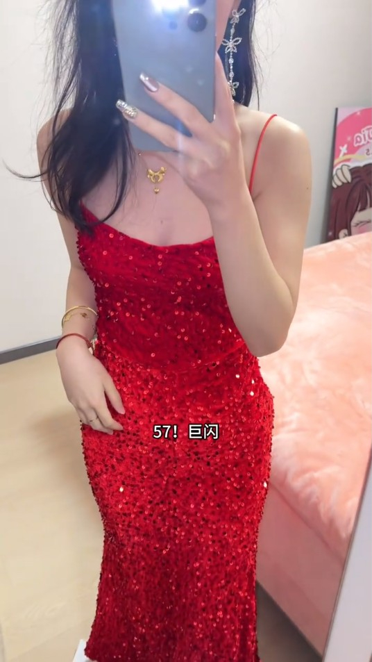 內地女小紅書香港校服遊 被報上東張 博主：走法律途徑維護權益 