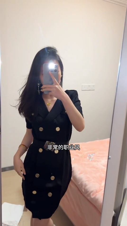 內地女小紅書香港校服遊 被報上東張 博主：走法律途徑維護權益 