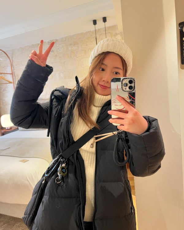 前TVB女藝人巴黎鐵塔下瘋狂打卡 Po婚紗相被誤以為係新娘？ 