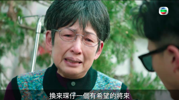 79歲老戲骨馮素波宣布離巢TVB 感慨從青春到白髮：相約下一個舞台