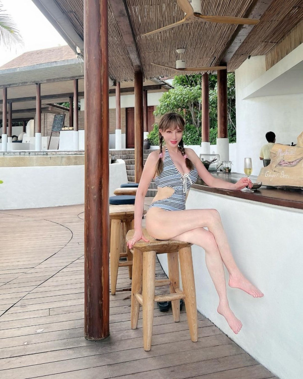 薛芷倫泰國度假大解放 狂曬超噴血豐滿上圍性感相！ 