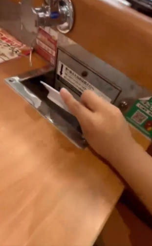 日本連鎖迴轉壽司再爆霸王餐事件 男子1舉動免費食壽司惹爭議 