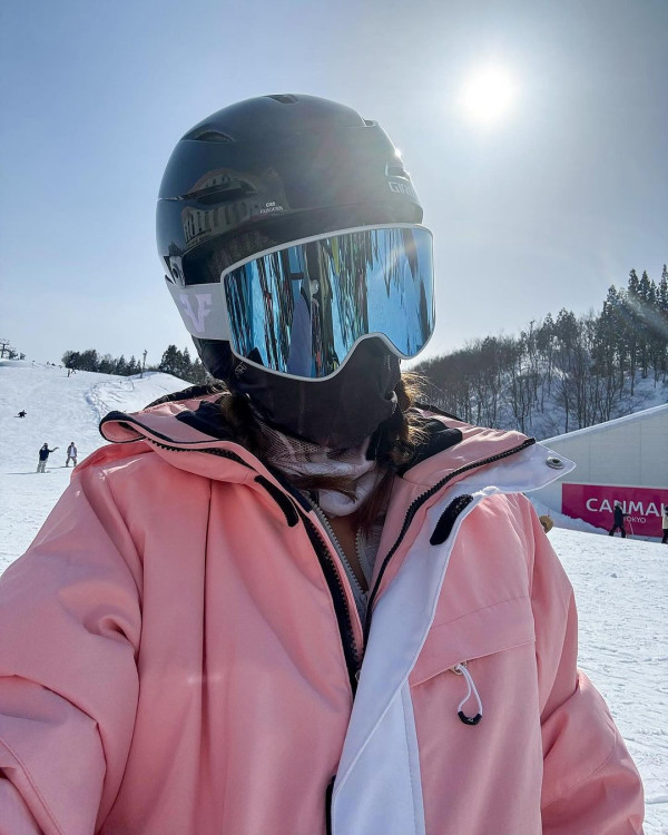 陳婉衡日本雪地曬事業線  逼爆上圍提高冬日熱度 