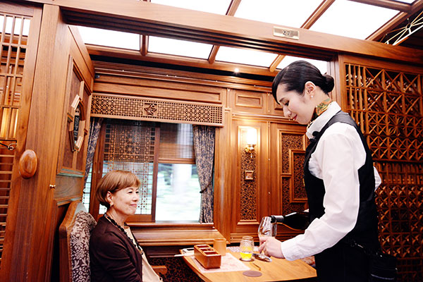 JR九州美食豪華觀光列車!復古明治風車廂料理