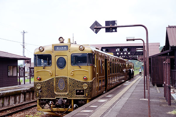 JR九州美食豪華觀光列車!復古明治風車廂料理
