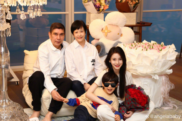 Angelababy剛出道日本和服寫真翻紅！獲封「顏值巔峰期」 