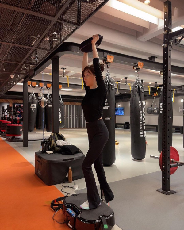 林俊傑成都演唱會前病到失聲 演出中途上白車緊急治療畫面曝光 