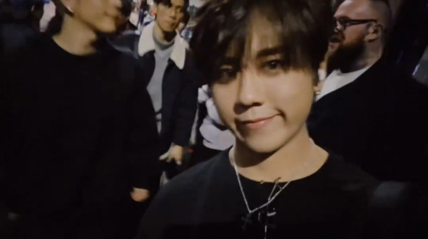 MIRROR巡迴演唱會2萬人逼爆英國站完場慶功!姜濤AL街頭狂奔難掩興奮 MIRROR巡迴演唱會2萬人逼爆英國站完場慶功!姜濤AL街頭狂奔難掩興奮