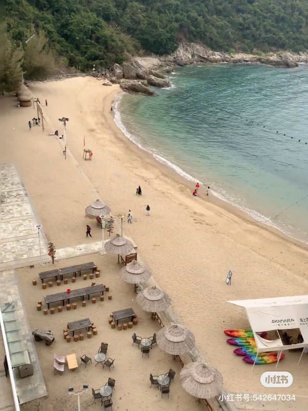 深圳打卡Cafe｜深圳希臘風海景餐廳「峼白 Cave bar」打卡洞穴/唯美沙灘日落 