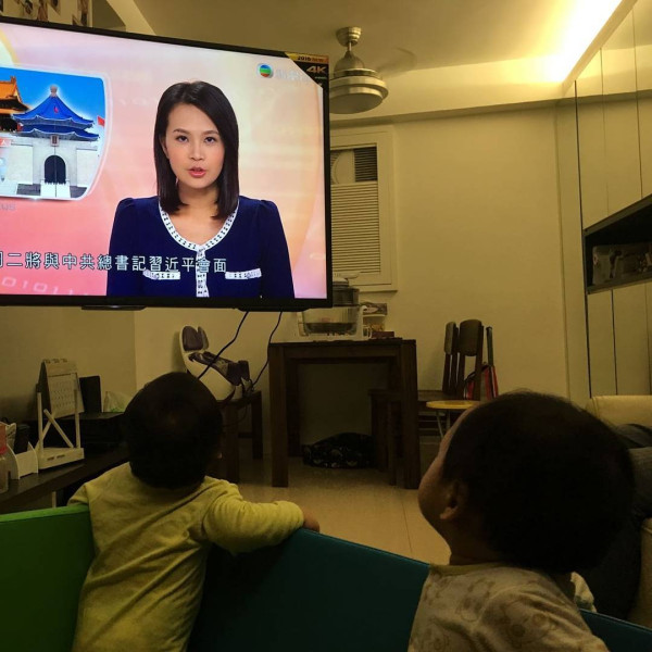 驚傳鄧萃雯秘密誕兩子生父曝光？前TVB新聞主播求助：應該點做好？