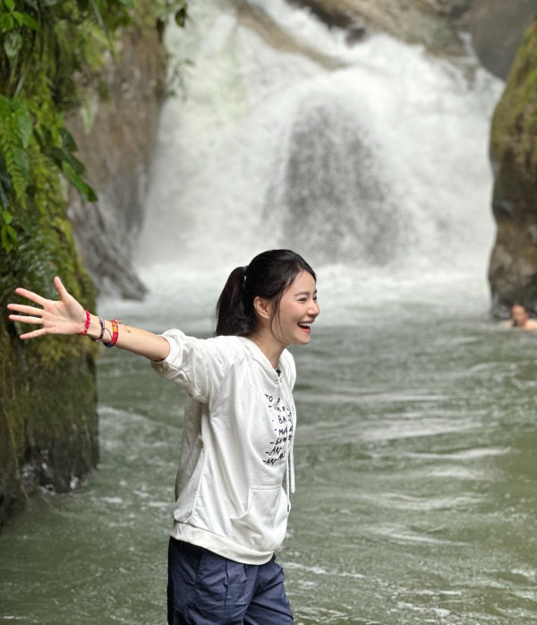 百億新抱吳千語生圖曝光！真實頭身比例驚人！ 