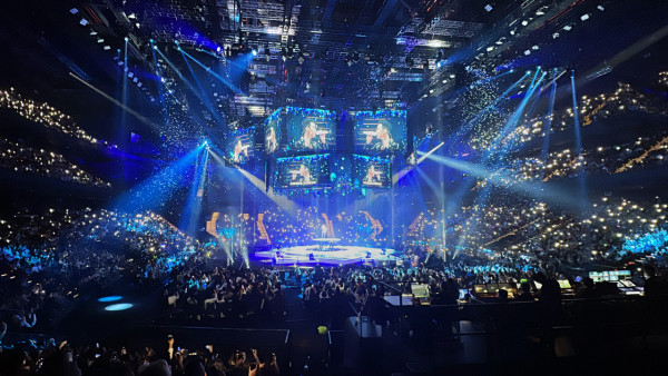 周興哲澳門個唱兩度脫衣派福利!男粉絲喊「老公」示愛 Eric曬廣東話:我愛你哋呀