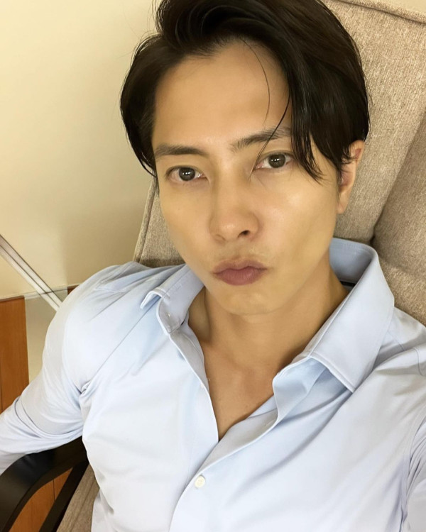 陳展鵬上深圳被熱情女粉絲胸壓！當下姿勢反應引熱議：果然有經驗 