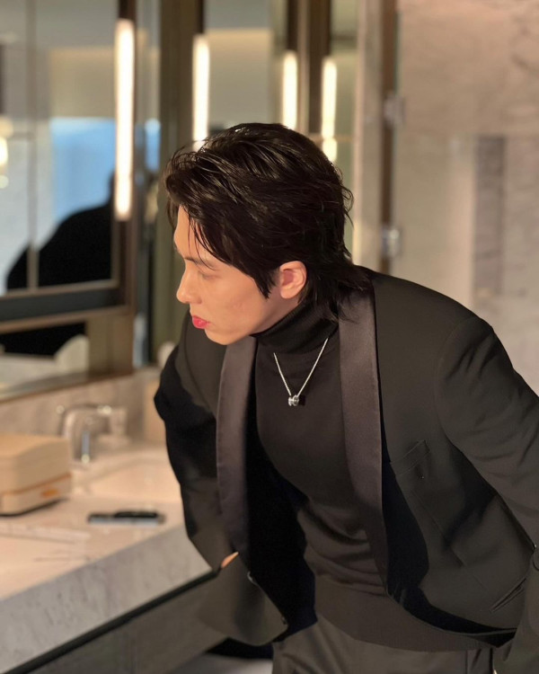 陳展鵬上深圳被熱情女粉絲胸壓！當下姿勢反應引熱議：果然有經驗 