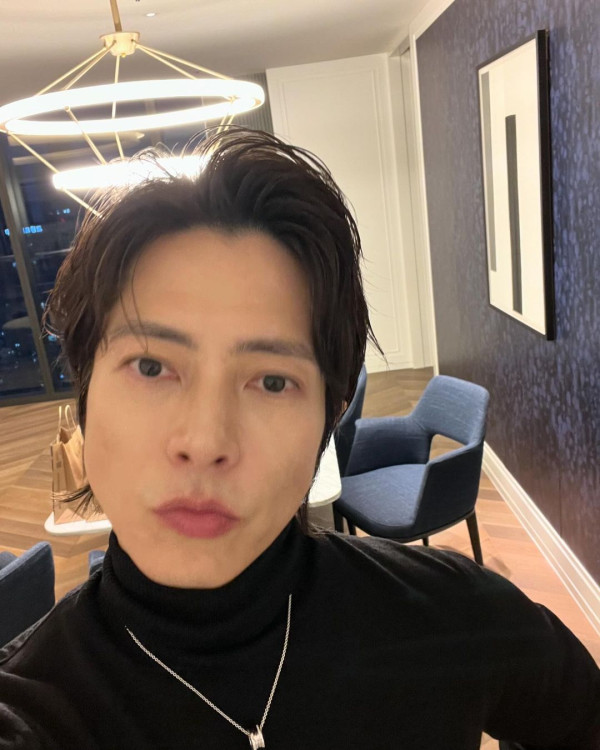 陳展鵬上深圳被熱情女粉絲胸壓！當下姿勢反應引熱議：果然有經驗 