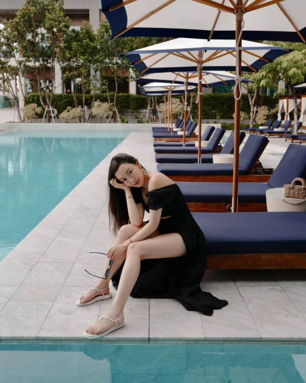 前華姐泰國性感當馴獸師 零距離親親野生動物/與老虎漫步森林